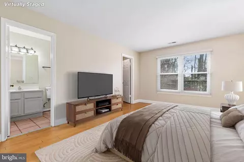 10011 Treetop Ln, Lanham, MD 20706 photo 23