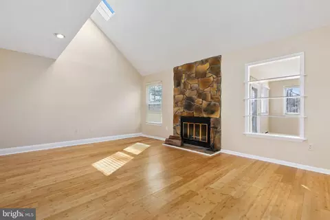 10011 Treetop Ln, Lanham, MD 20706 photo 7