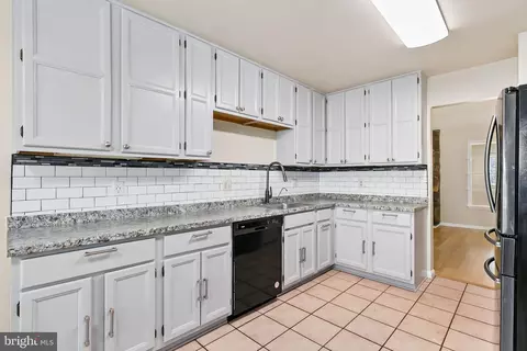 10011 Treetop Ln, Lanham, MD 20706 photo 15