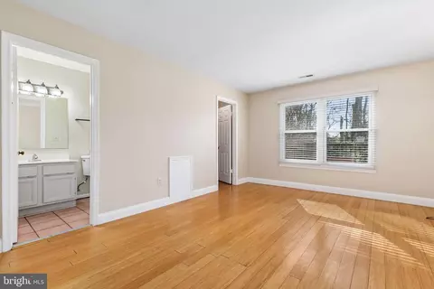 10011 Treetop Ln, Lanham, MD 20706 photo 24
