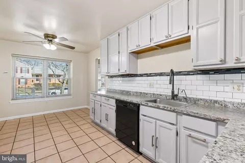 10011 Treetop Ln, Lanham, MD 20706 photo 16