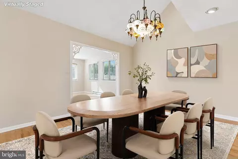10011 Treetop Ln, Lanham, MD 20706 photo 9