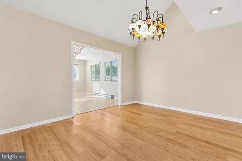 10011 Treetop Ln, Lanham, MD 20706 photo 10
