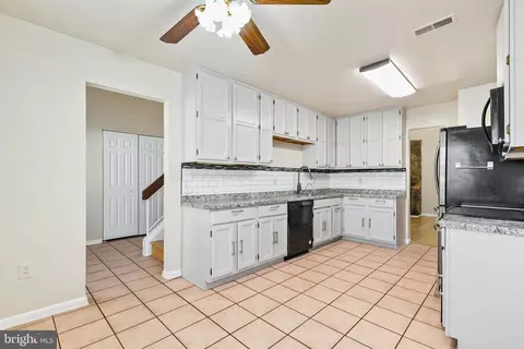 10011 Treetop Ln, Lanham, MD 20706 photo 13