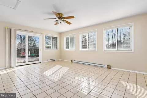 10011 Treetop Ln, Lanham, MD 20706 photo 19