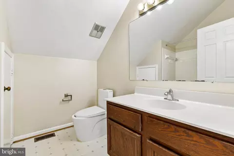 10011 Treetop Ln, Lanham, MD 20706 photo 33