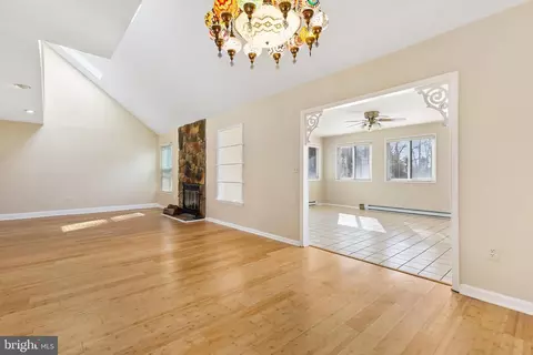 10011 Treetop Ln, Lanham, MD 20706 photo 12