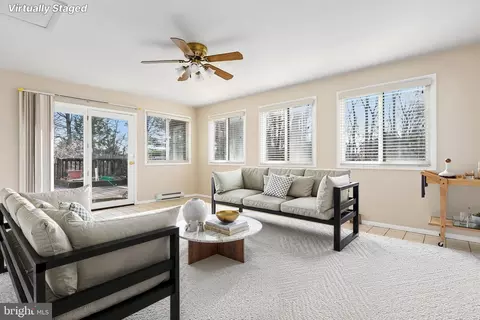 10011 Treetop Ln, Lanham, MD 20706 photo 18