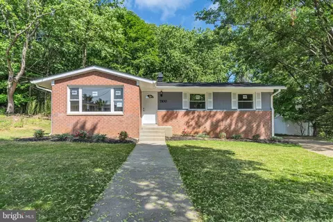 7100 Abbington Dr, Oxon Hill, MD 20745