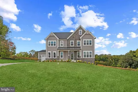 16500 Rolling Knolls Ln, Marlboro, MD 20774