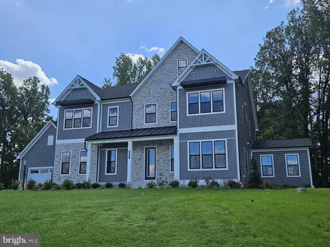 16501 Rolling Knolls Ln, Marlboro, MD 20774