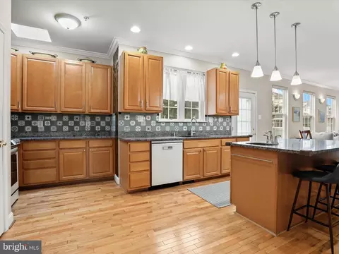 7213 Greenspring Ln, Lanham, MD 20706 photo 11