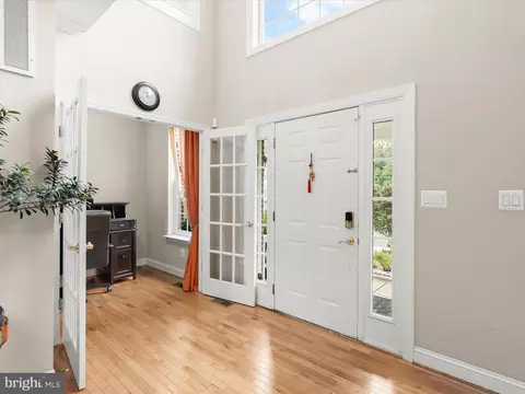 7213 Greenspring Ln, Lanham, MD 20706 photo 2