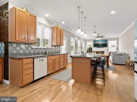7213 Greenspring Ln, Lanham, MD 20706 photo 10
