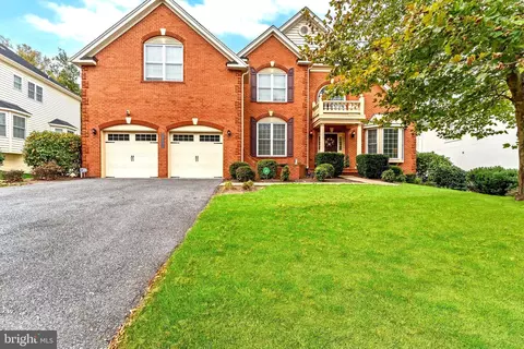 3913 Rolling Paddock Dr, Marlboro, MD 20772