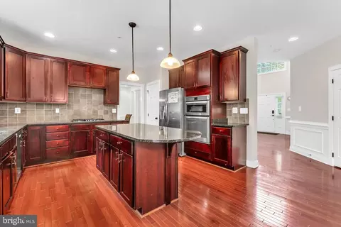 3913 Rolling Paddock Dr, Marlboro, MD 20772 photo 3