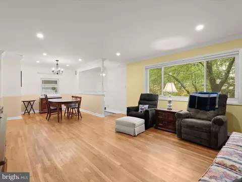 Living - 7018 96th Pl, Lanham, MD 20706 photo 2 of 6