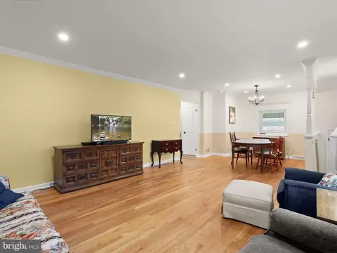 Living - 7018 96th Pl, Lanham, MD 20706 photo 4 of 6