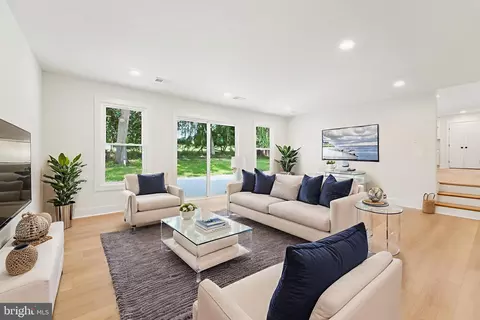 Living - 15909 Jerald Rd, Laurel, MD 20707 photo 7 of 9