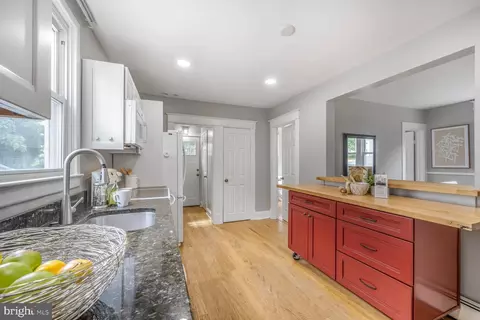 Entry Way - 3824 31st St, Mount Rainier, MD 20712 photo 2 of 4