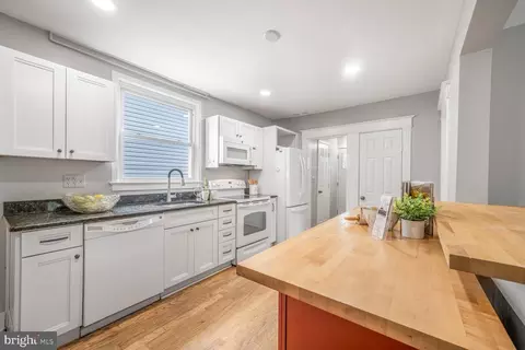 Entry Way - 3824 31st St, Mount Rainier, MD 20712 photo 3 of 4