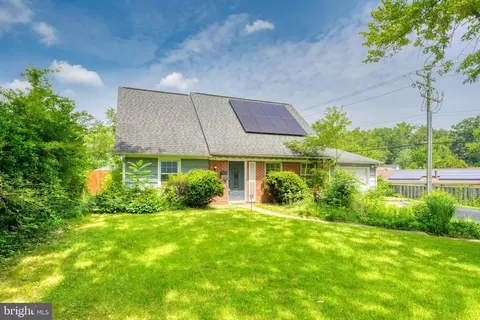 2818 Spiral Ln, Bowie, MD 20715