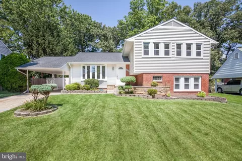 5820 Runford Dr, New Carrollton, MD 20784