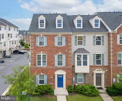 8200 N Channel Dr, Greenbelt, MD 20770