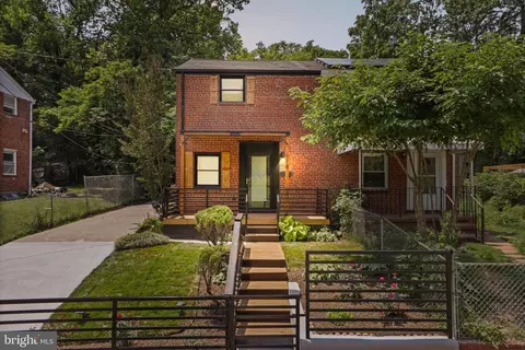 618 Cabin Branch Dr, Capitol Heights, MD 20743