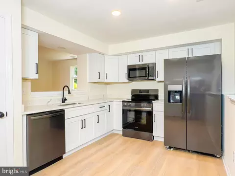 221 Red Jade Dr #9-1, Marlboro, MD 20774