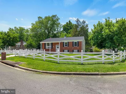 9601 Small Dr, Clinton, MD 20735 photo 2