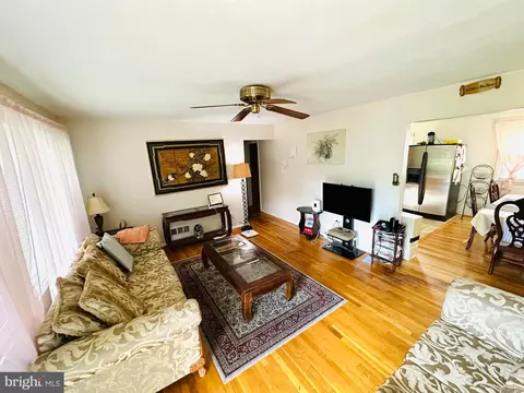 6730 Lamont Dr, Lanham, MD 20706 photo 3