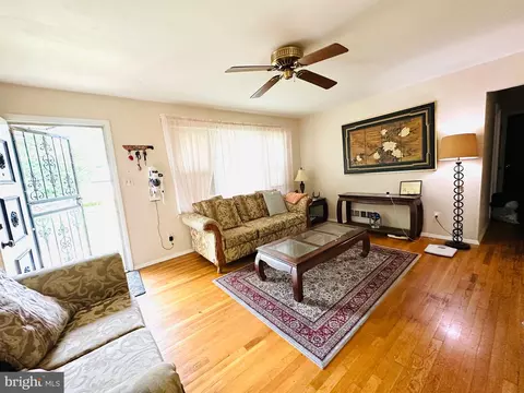 6730 Lamont Dr, Lanham, MD 20706 photo 2