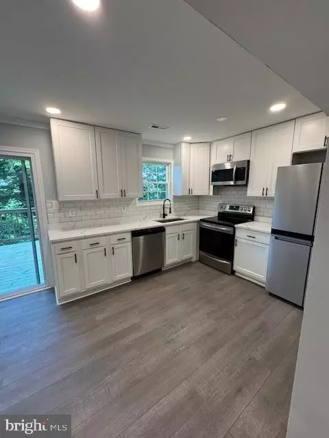 2802 Pin Oak Ln, Lanham, MD 20706 photo 6