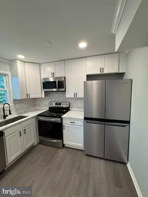 2802 Pin Oak Ln, Lanham, MD 20706 photo 4