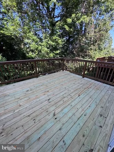 2802 Pin Oak Ln, Lanham, MD 20706 photo 9