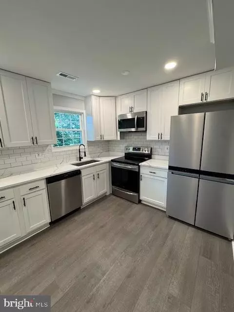 2802 Pin Oak Ln, Lanham, MD 20706 photo 5