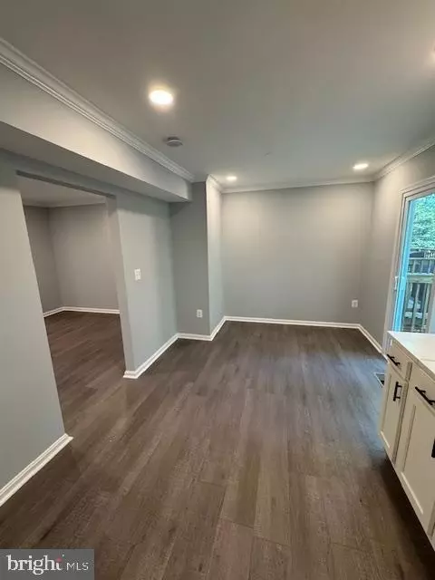2802 Pin Oak Ln, Lanham, MD 20706 photo 8