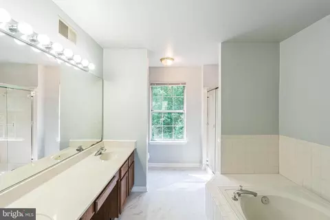 Entry Way - 9802 Fox Run Dr, Clinton, MD 20735 photo 5 of 7