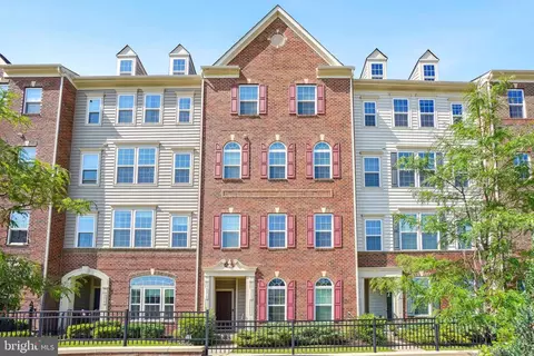 5315 S Center Dr #304H, Greenbelt, MD 20770