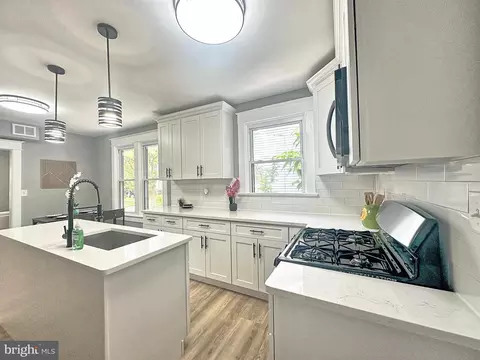 Kitchen - 3109 Bunker Hill Rd, Mount Rainier, MD 20712 photo 2 of 3