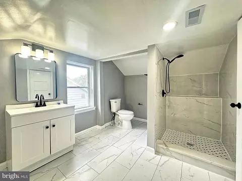 Bath - 3109 Bunker Hill Rd, Mount Rainier, MD 20712 photo 3 of 4
