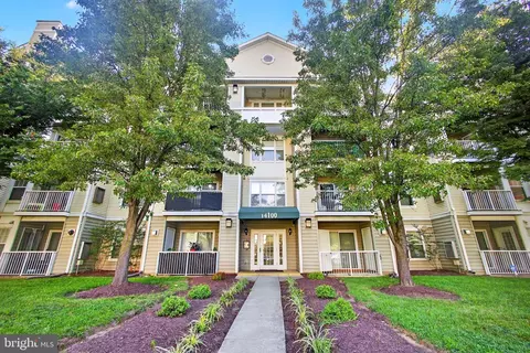 14100 Farnsworth Ln #2406, Marlboro, MD 20772