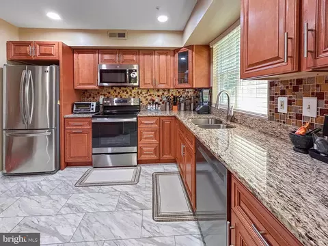907 Dunloring Ct, Marlboro, MD 20774
