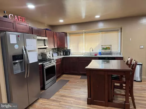 7404 Wilhelm Dr, Lanham, MD 20706 photo 3