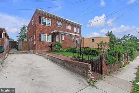 8305 Navahoe Dr, Silver Spring, MD 20903 photo 2