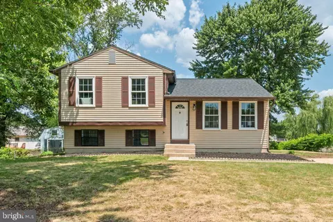621 Castlewood Dr, Marlboro, MD 20774