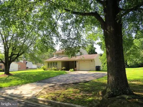 1208 Pickering Cir, Marlboro, MD 20774