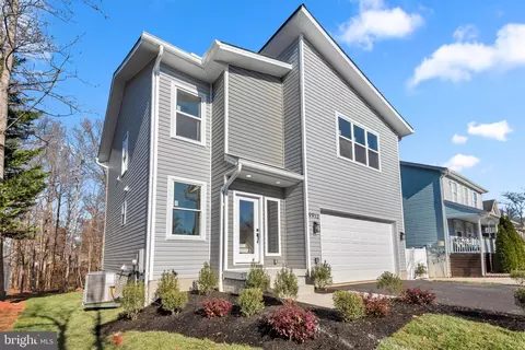 9912 Ridge St, Lanham, MD 20706