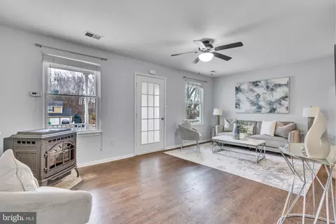 9216 Spring Acres Rd, Clinton, MD 20735 photo 3
